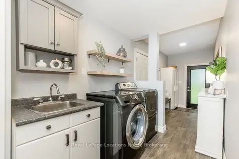 18 Mills Circle Springwater ON L9X 0J7