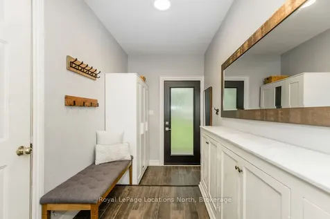 18 Mills Circle Springwater ON L9X 0J7