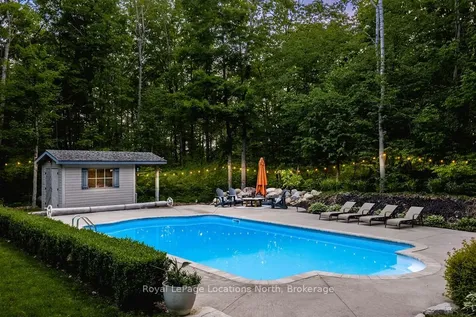 18 Mills Circle Springwater ON L9X 0J7