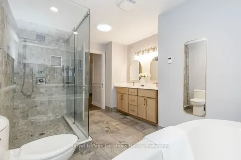 18 Mills Circle Springwater ON L9X 0J7