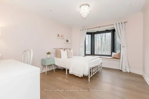 18 Mills Circle Springwater ON L9X 0J7