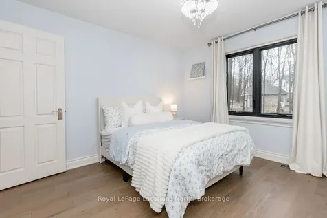 18 Mills Circle Springwater ON L9X 0J7