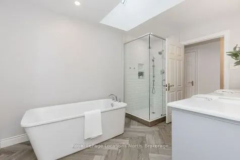 18 Mills Circle Springwater ON L9X 0J7