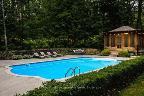 18 Mills Circle Springwater ON L9X 0J7