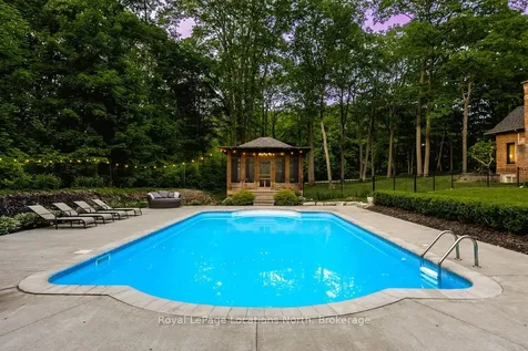 18 Mills Circle Springwater ON L9X 0J7