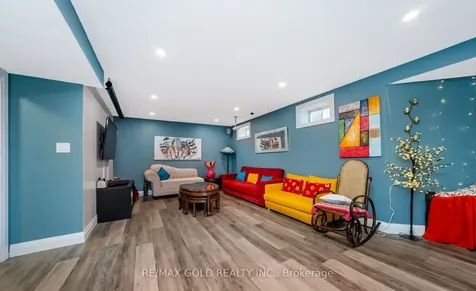 68 Benson Drive Barrie ON L4N 7Y2