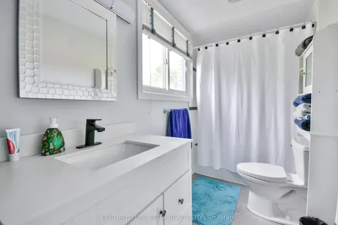 74 Baldwin Lane Barrie ON L4N 2W3