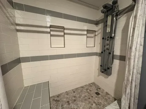 60 Donlands Court Severn ON L0K 1E0
