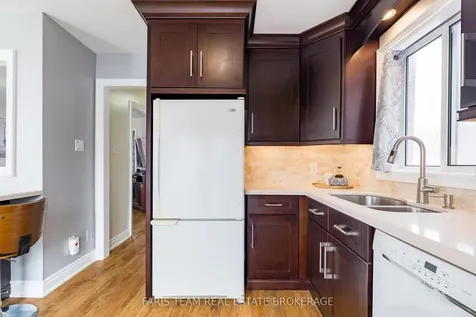 14 Nightingale Crescent Barrie ON L4N 8A3
