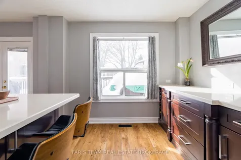 14 Nightingale Crescent Barrie ON L4N 8A3