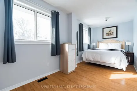 14 Nightingale Crescent Barrie ON L4N 8A3