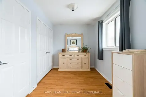 14 Nightingale Crescent Barrie ON L4N 8A3