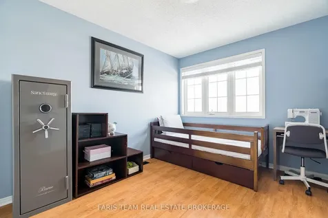 14 Nightingale Crescent Barrie ON L4N 8A3