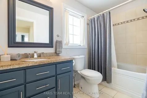 14 Nightingale Crescent Barrie ON L4N 8A3