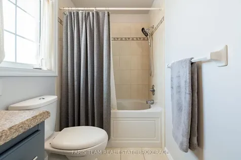 14 Nightingale Crescent Barrie ON L4N 8A3