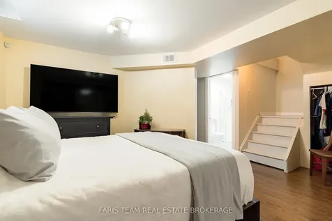 14 Nightingale Crescent Barrie ON L4N 8A3