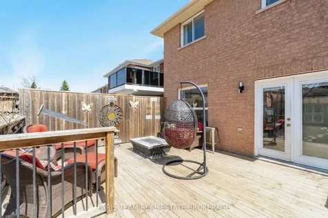 14 Nightingale Crescent Barrie ON L4N 8A3