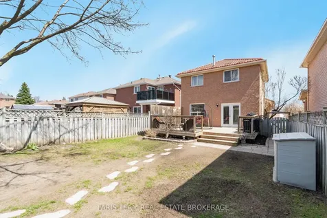 14 Nightingale Crescent Barrie ON L4N 8A3