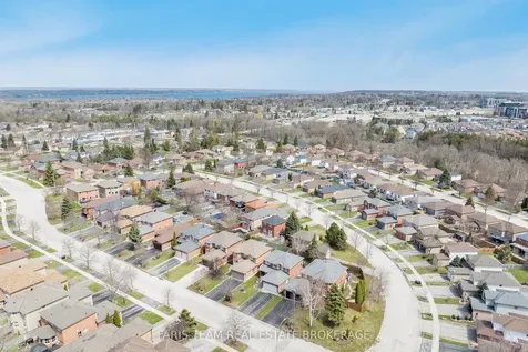14 Nightingale Crescent Barrie ON L4N 8A3