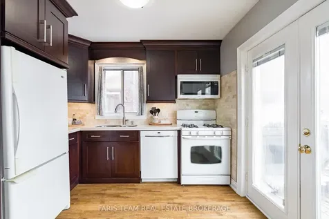 14 Nightingale Crescent Barrie ON L4N 8A3
