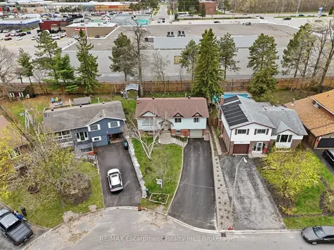 10 Farmingdale Crescent Barrie ON L4M 5E5