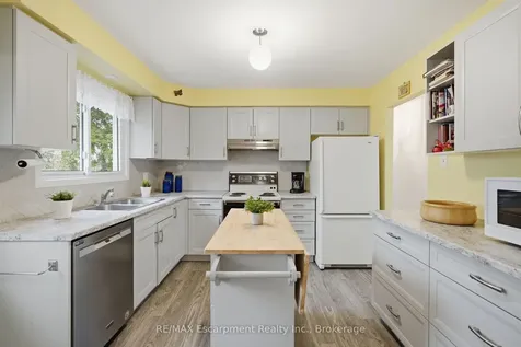10 Farmingdale Crescent Barrie ON L4M 5E5