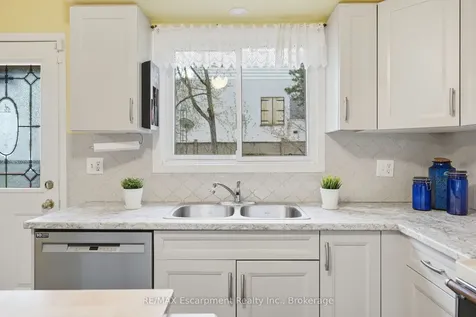 10 Farmingdale Crescent Barrie ON L4M 5E5