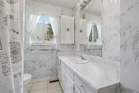 10 Farmingdale Crescent Barrie ON L4M 5E5