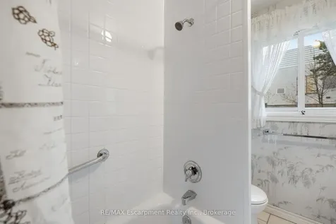 10 Farmingdale Crescent Barrie ON L4M 5E5