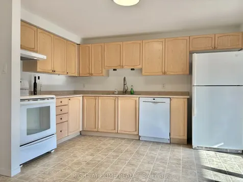 33 Raymond Crescent Barrie ON L4N 0X6