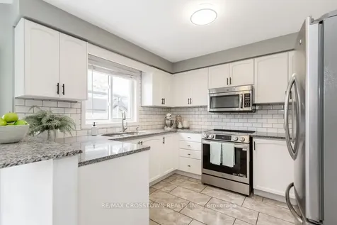 18 Stoneybrook Crescent Barrie ON L4N 0A5