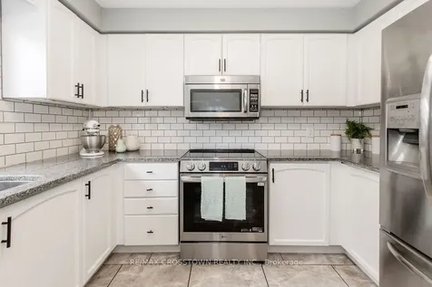 18 Stoneybrook Crescent Barrie ON L4N 0A5