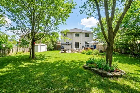 18 Stoneybrook Crescent Barrie ON L4N 0A5