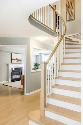 18 Stoneybrook Crescent Barrie ON L4N 0A5