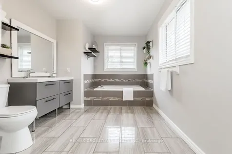 18 Stoneybrook Crescent Barrie ON L4N 0A5