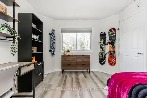 18 Stoneybrook Crescent Barrie ON L4N 0A5