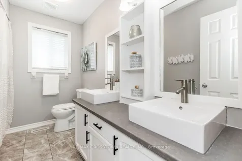 18 Stoneybrook Crescent Barrie ON L4N 0A5