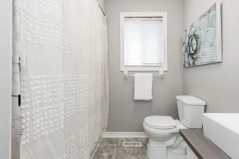 18 Stoneybrook Crescent Barrie ON L4N 0A5