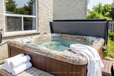 18 Stoneybrook Crescent Barrie ON L4N 0A5