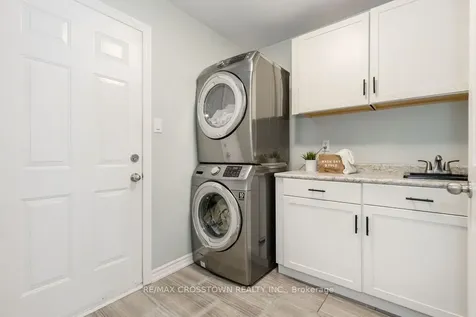 18 Stoneybrook Crescent Barrie ON L4N 0A5