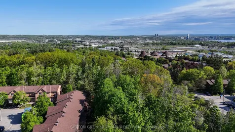 16 Evergreen Court Barrie ON L4N 6W7
