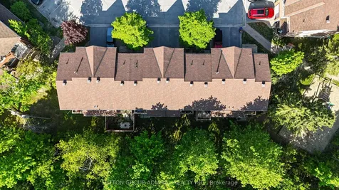 16 Evergreen Court Barrie ON L4N 6W7