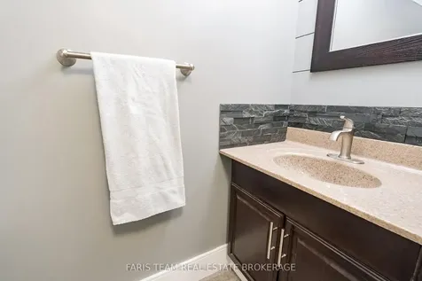 28 Raymond Crescent Barrie ON L4N 0V4