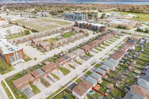 28 Raymond Crescent Barrie ON L4N 0V4