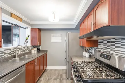 28 Raymond Crescent Barrie ON L4N 0V4