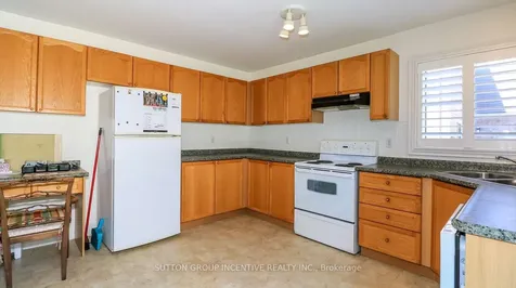 176 Hurst Drive Barrie ON L4N 8P6