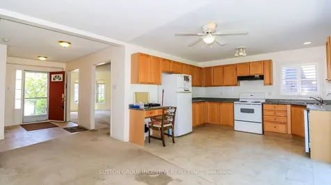 176 Hurst Drive Barrie ON L4N 8P6