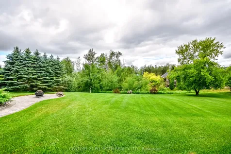 37 Wendat Trail Springwater ON L4M 6T6