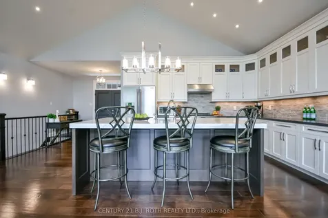 37 Wendat Trail Springwater ON L4M 6T6