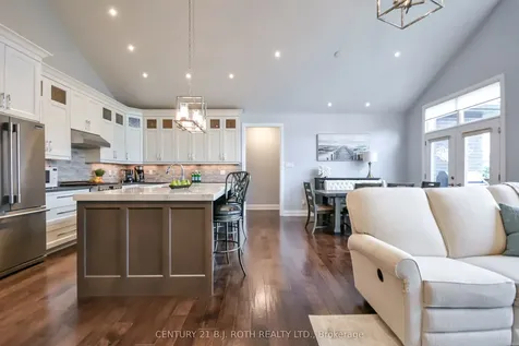 37 Wendat Trail Springwater ON L4M 6T6